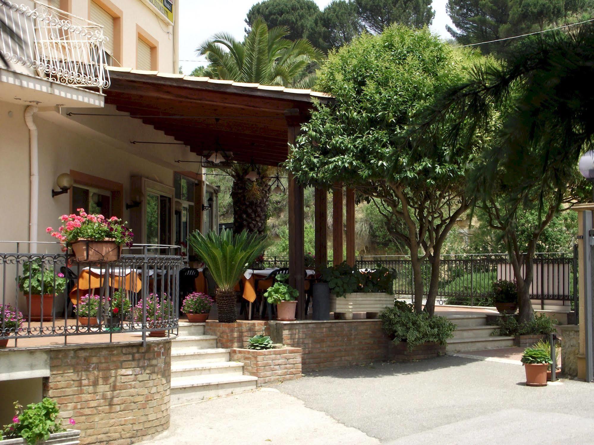 Hotel Ristorante Mosaici П'яцца-Армерина Екстер'єр фото