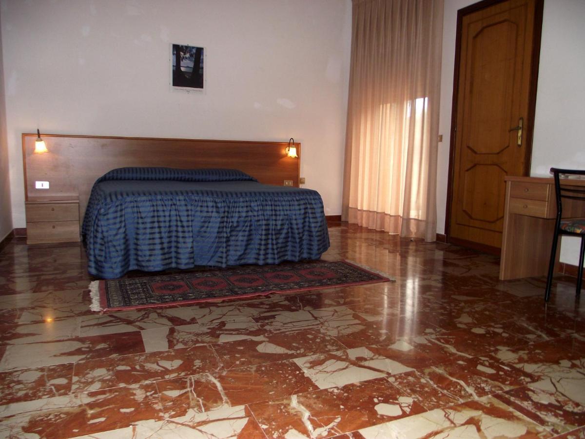 Hotel Ristorante Mosaici П'яцца-Армерина Номер фото